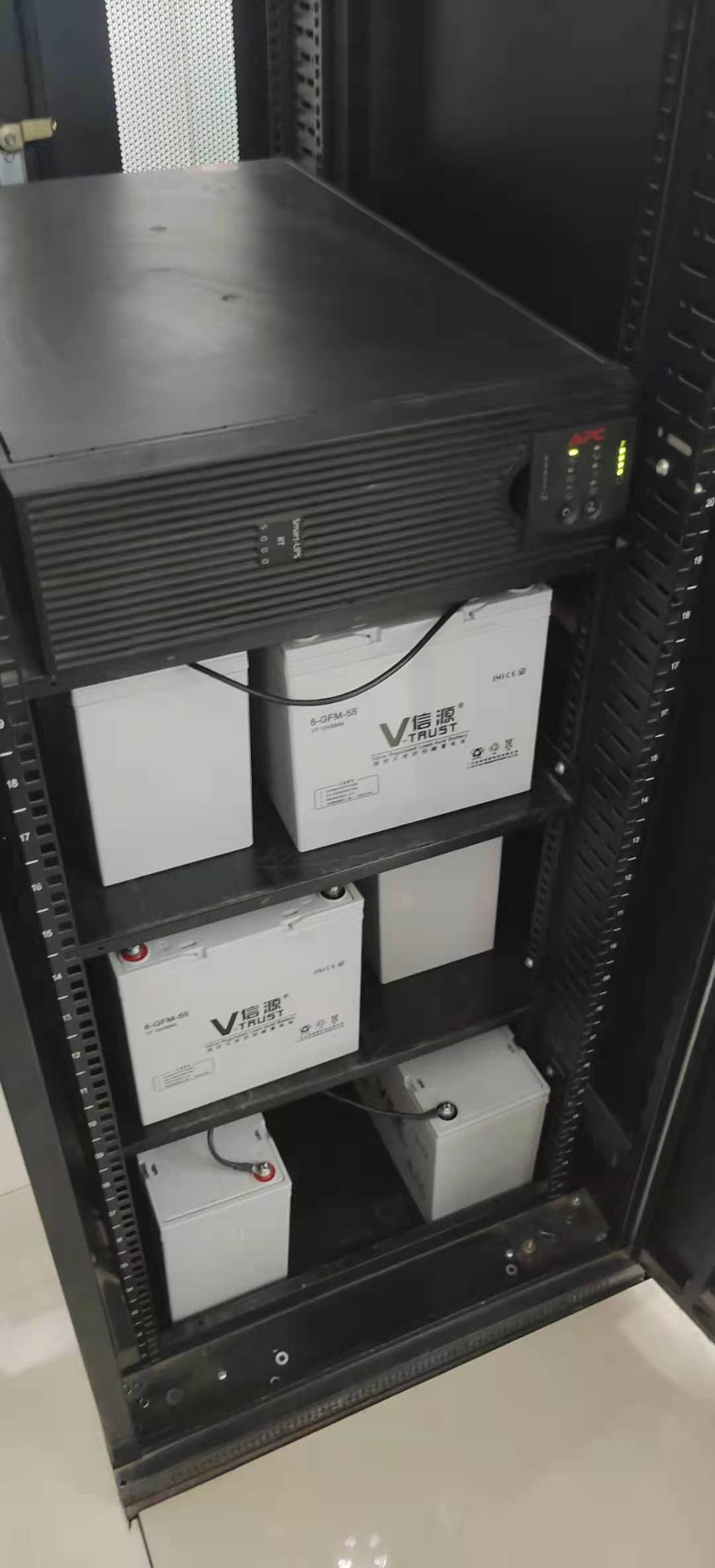 APC Smart-UPS RT5000安装现场